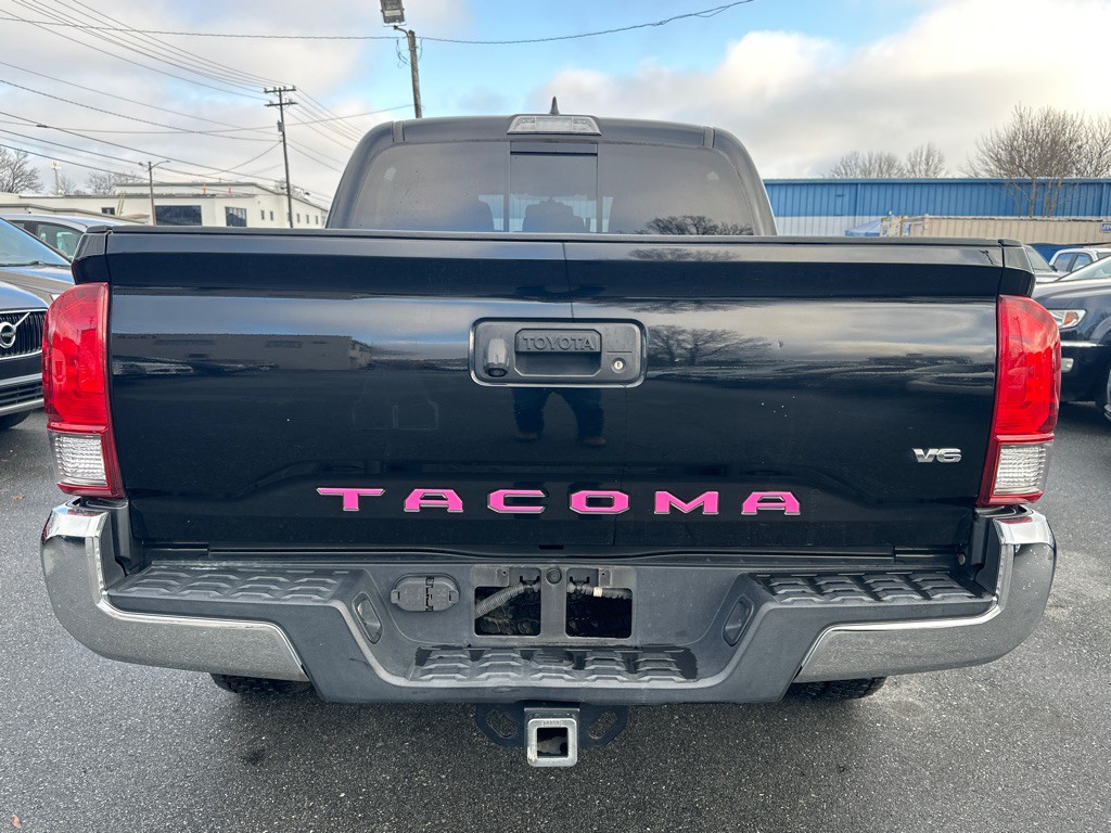2017 Toyota Tacoma Image 4