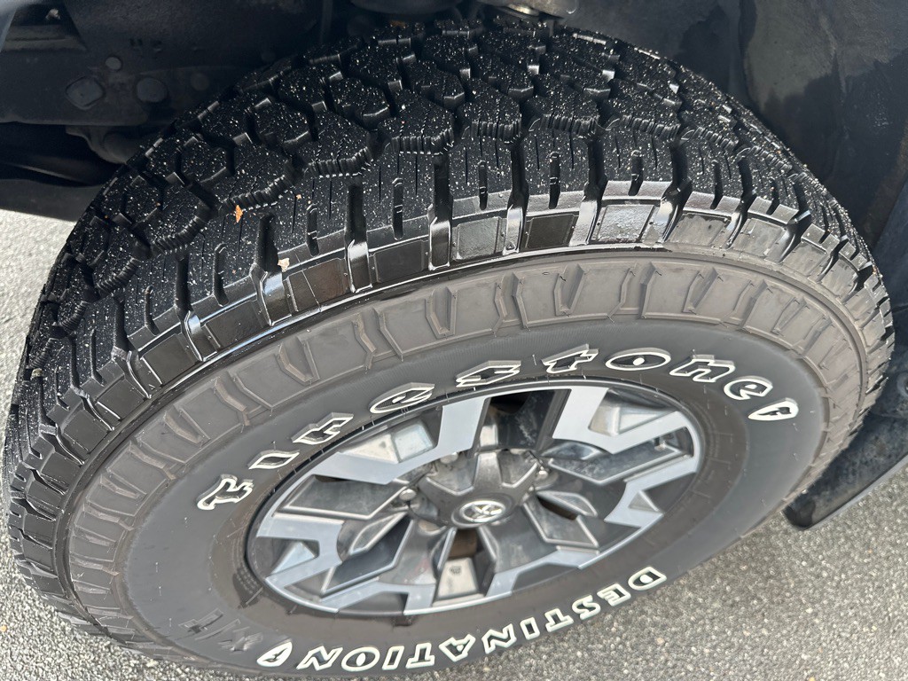 2017 Toyota Tacoma Image 9