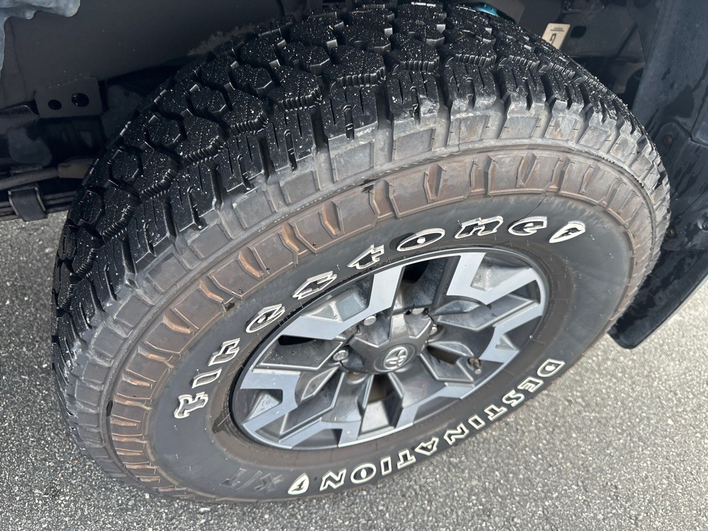 2017 Toyota Tacoma Image 10