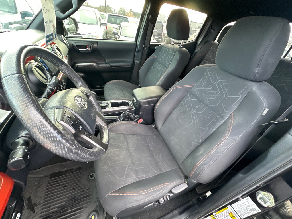 2017 Toyota Tacoma Image 13