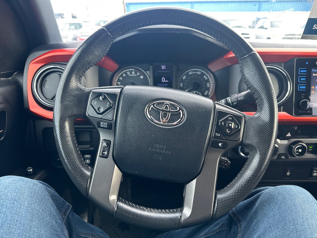 2017 Toyota Tacoma Image 17