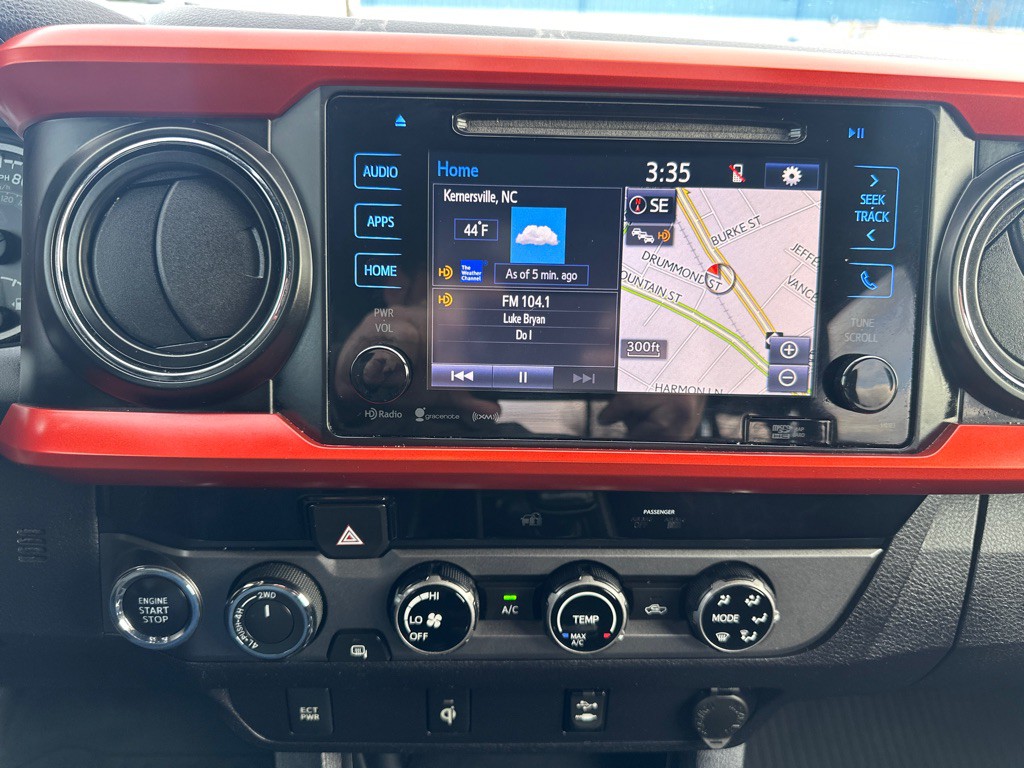 2017 Toyota Tacoma Image 19