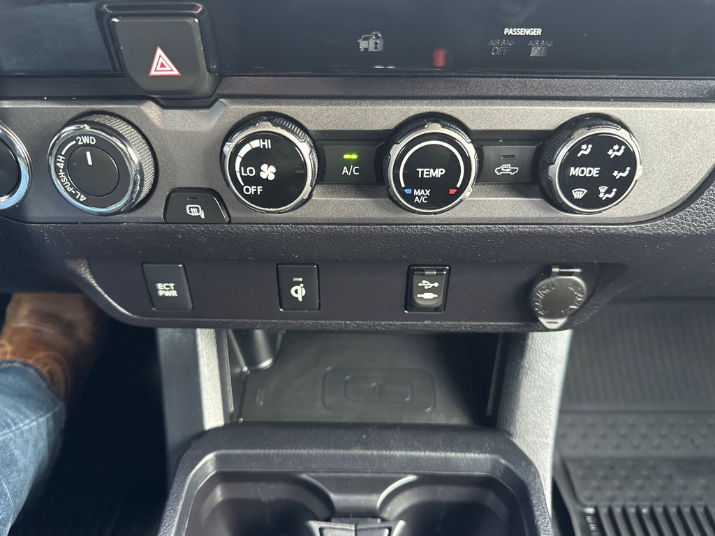 2017 Toyota Tacoma Image 21