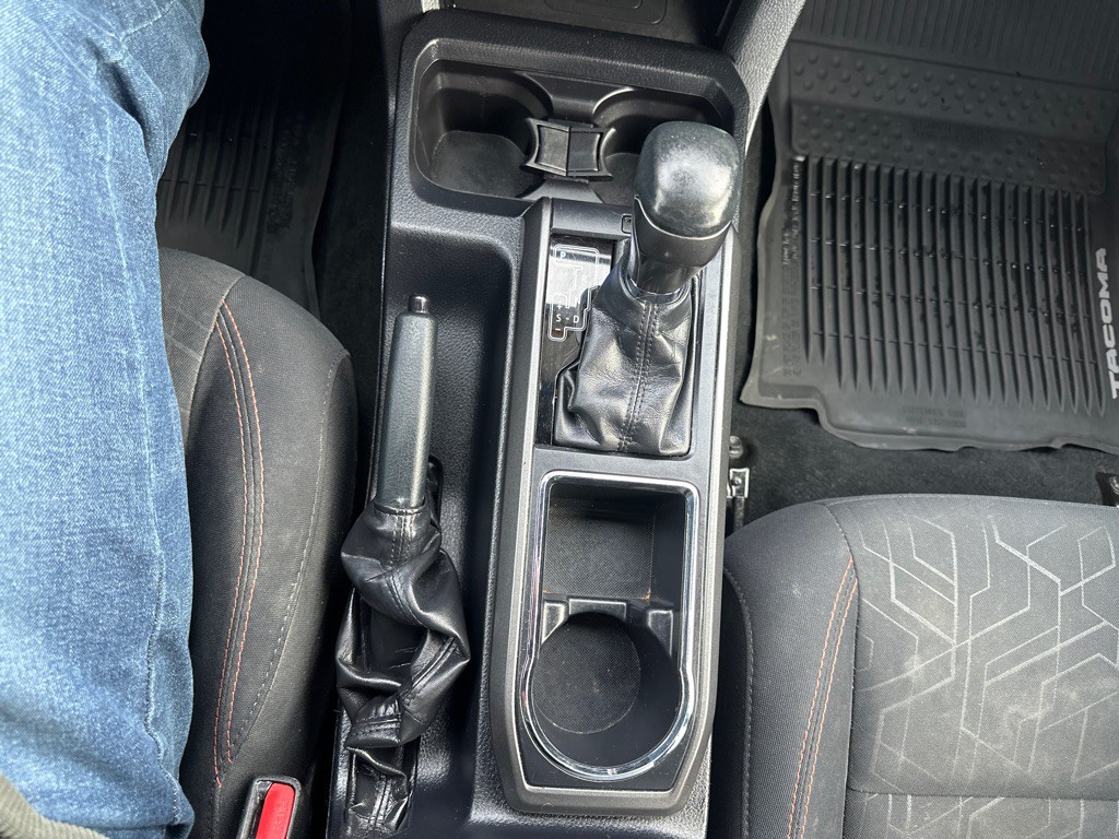 2017 Toyota Tacoma Image 22