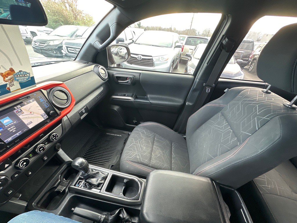 2017 Toyota Tacoma Image 23