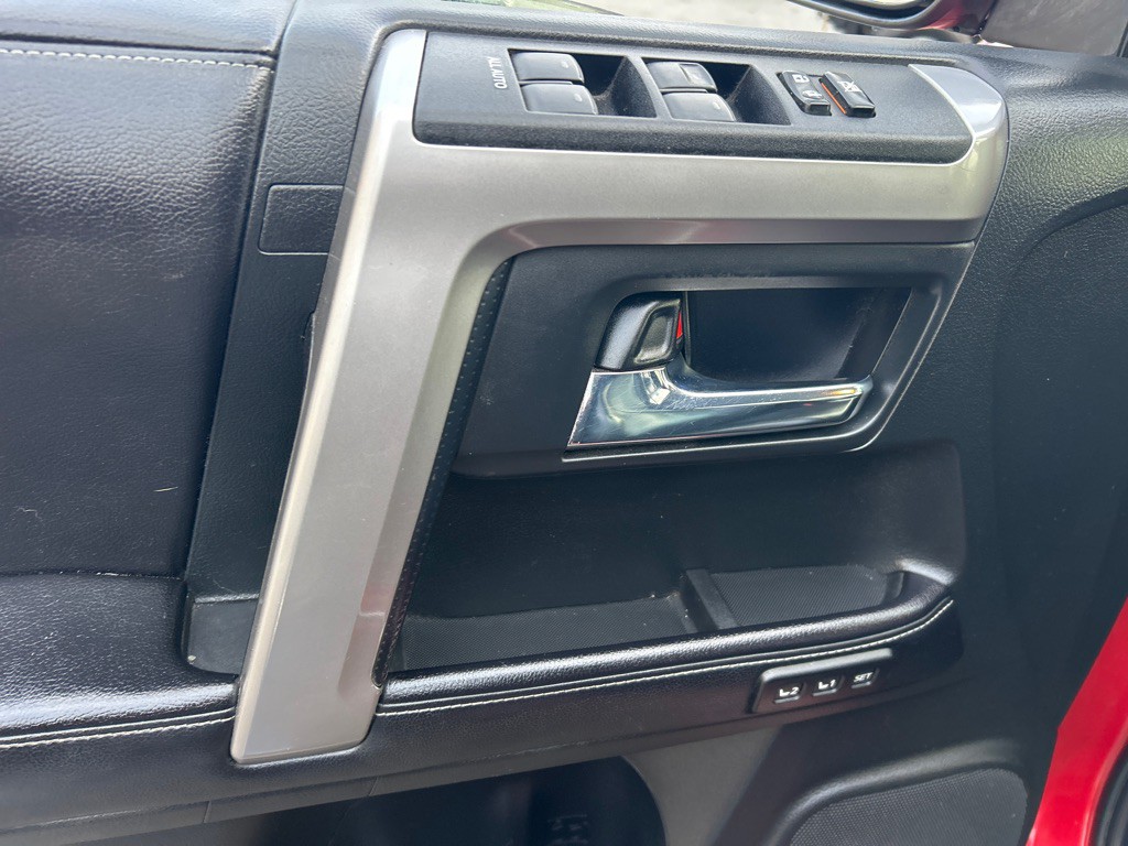 2016 Toyota 4Runner Image 11