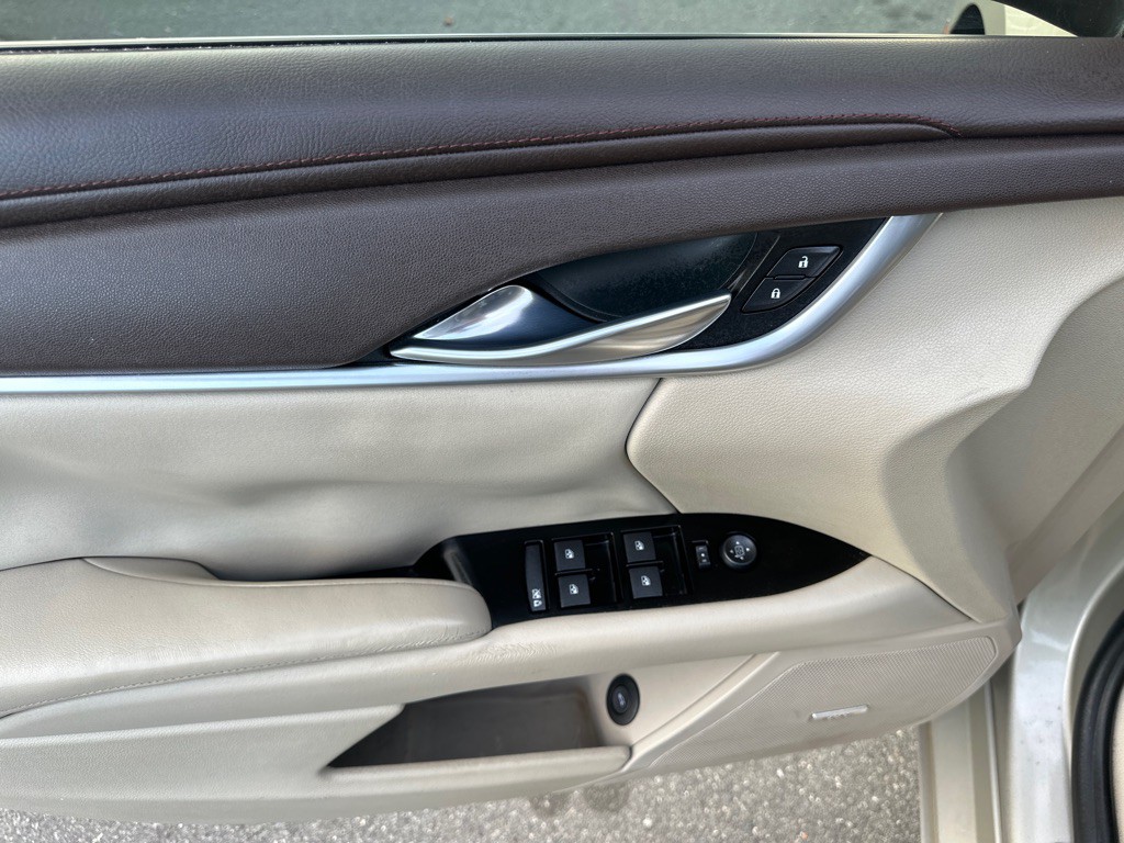 2013 Cadillac XTS Image 10