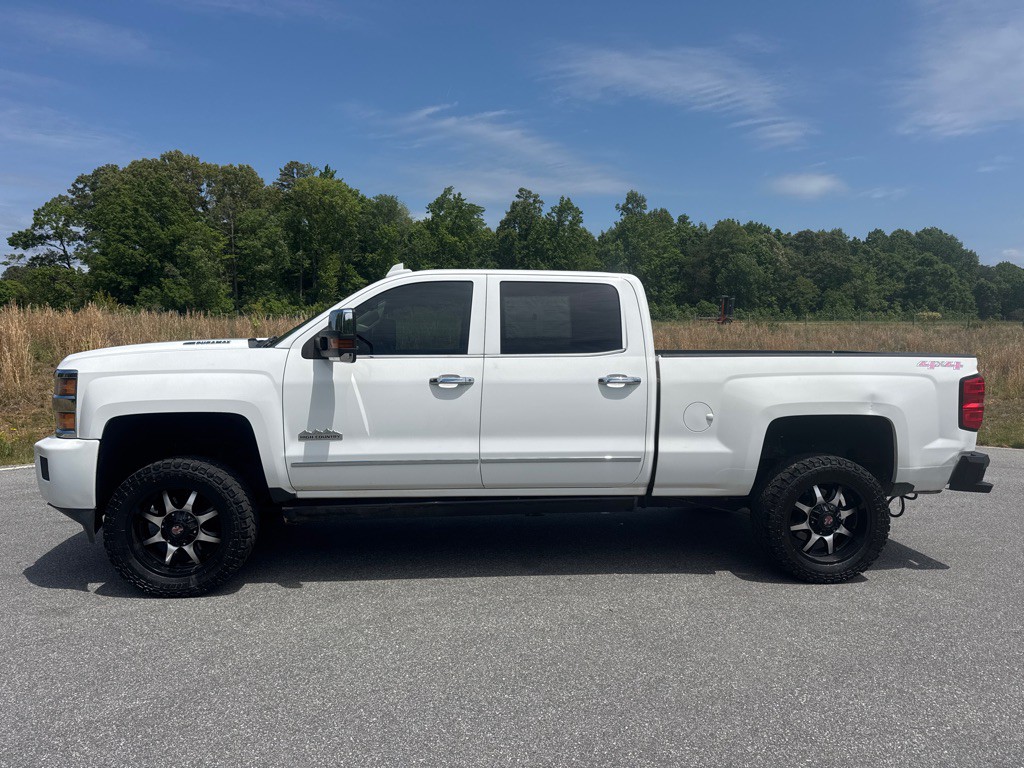 2015 Chevrolet Silverado 1500 Image 2