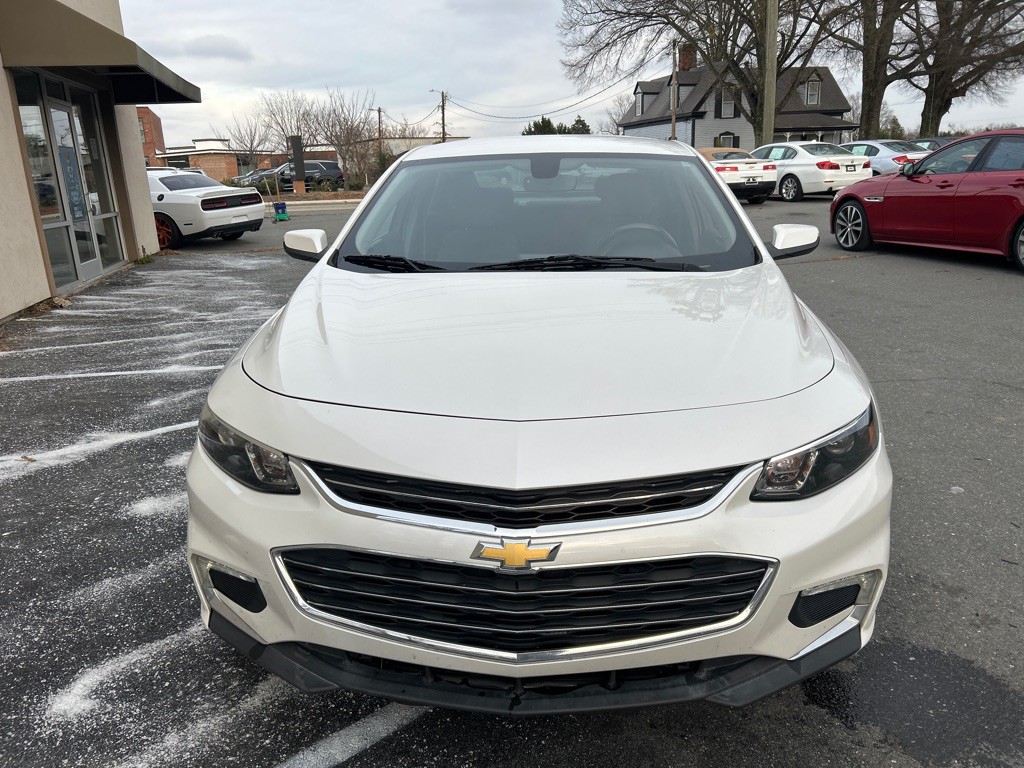 2016 Chevrolet Malibu Image 2