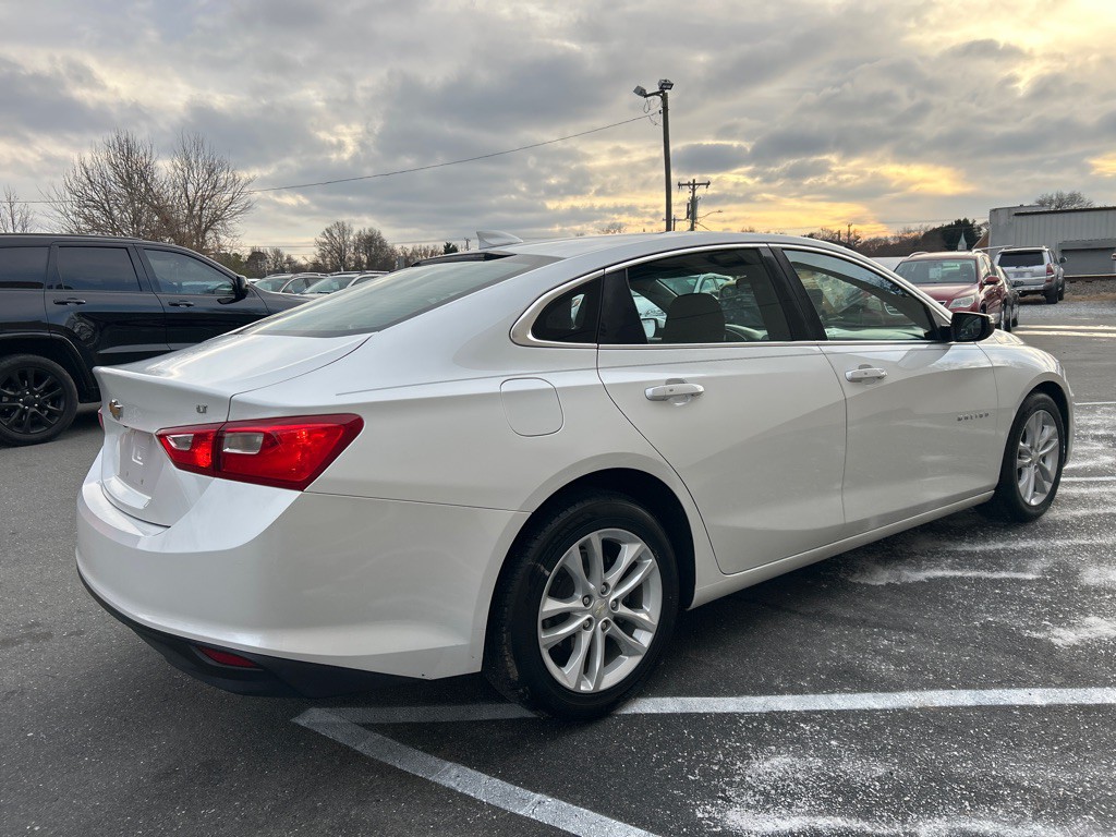 2016 Chevrolet Malibu Image 5