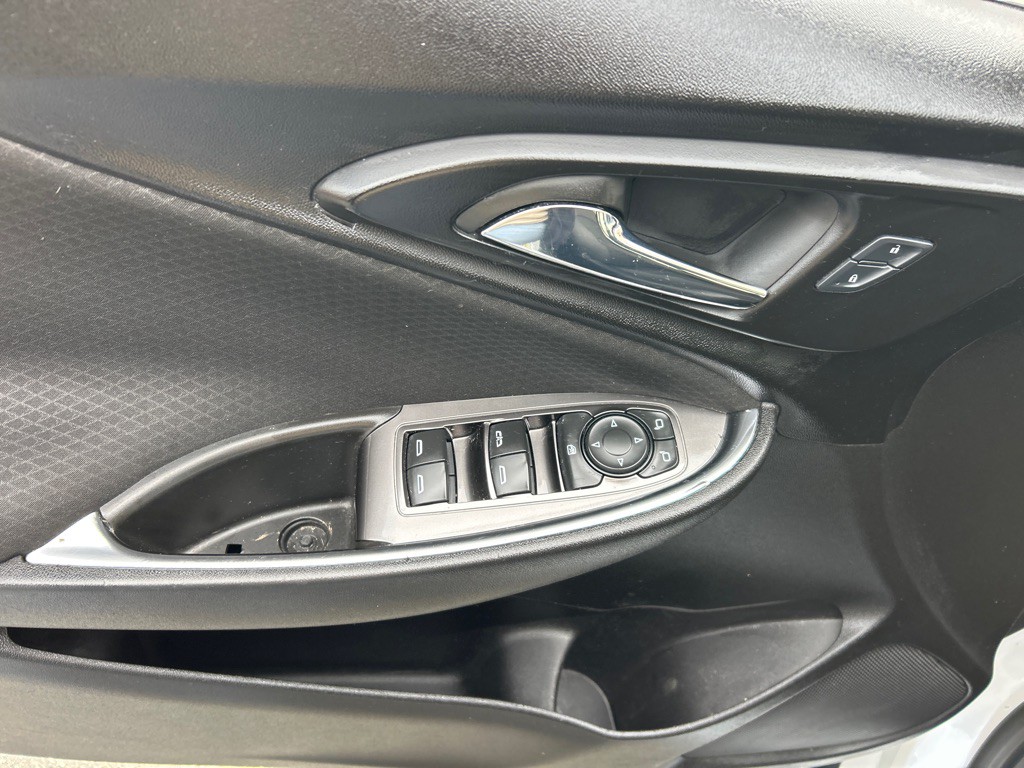 2016 Chevrolet Malibu Image 9