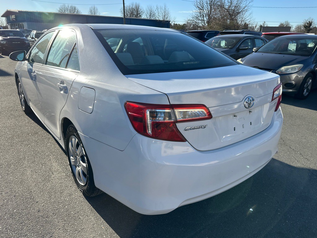 2012 Toyota Camry Image 3