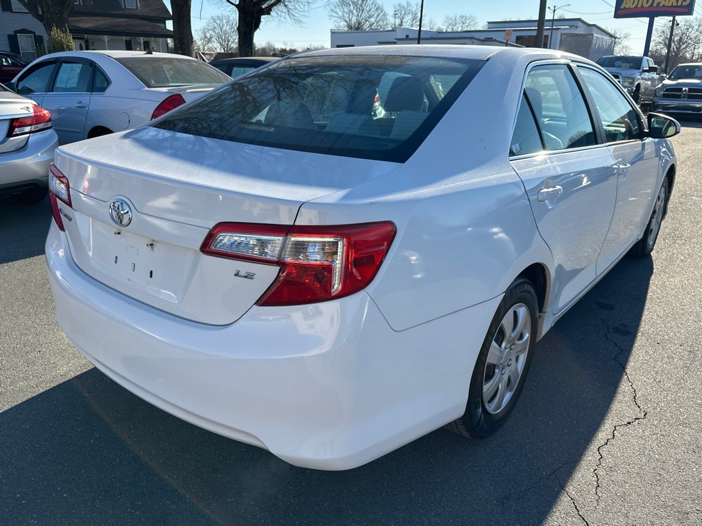 2012 Toyota Camry Image 5
