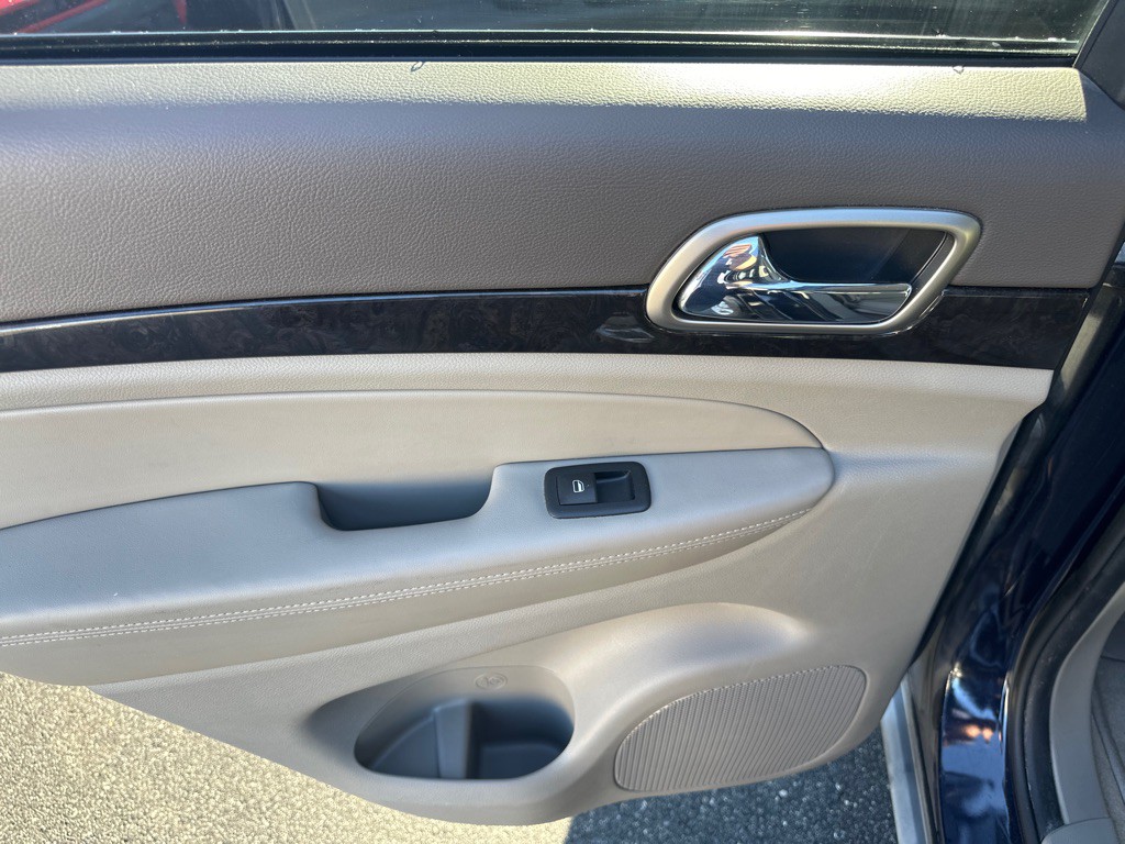 2012 Jeep Grand Cherokee Image 12