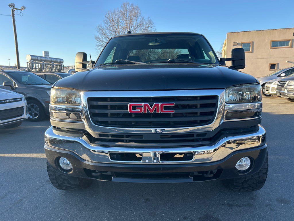 2005 GMC Sierra Image 3