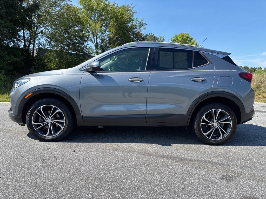 2021 Buick Enclave Image 2