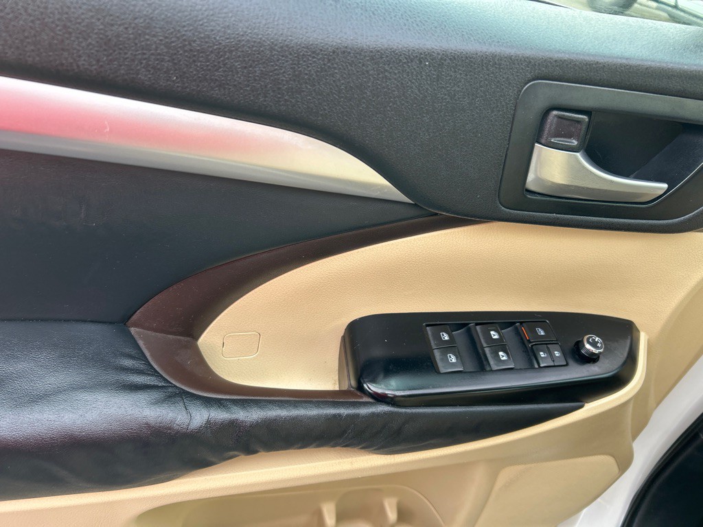 2014 Toyota Highlander Image 10