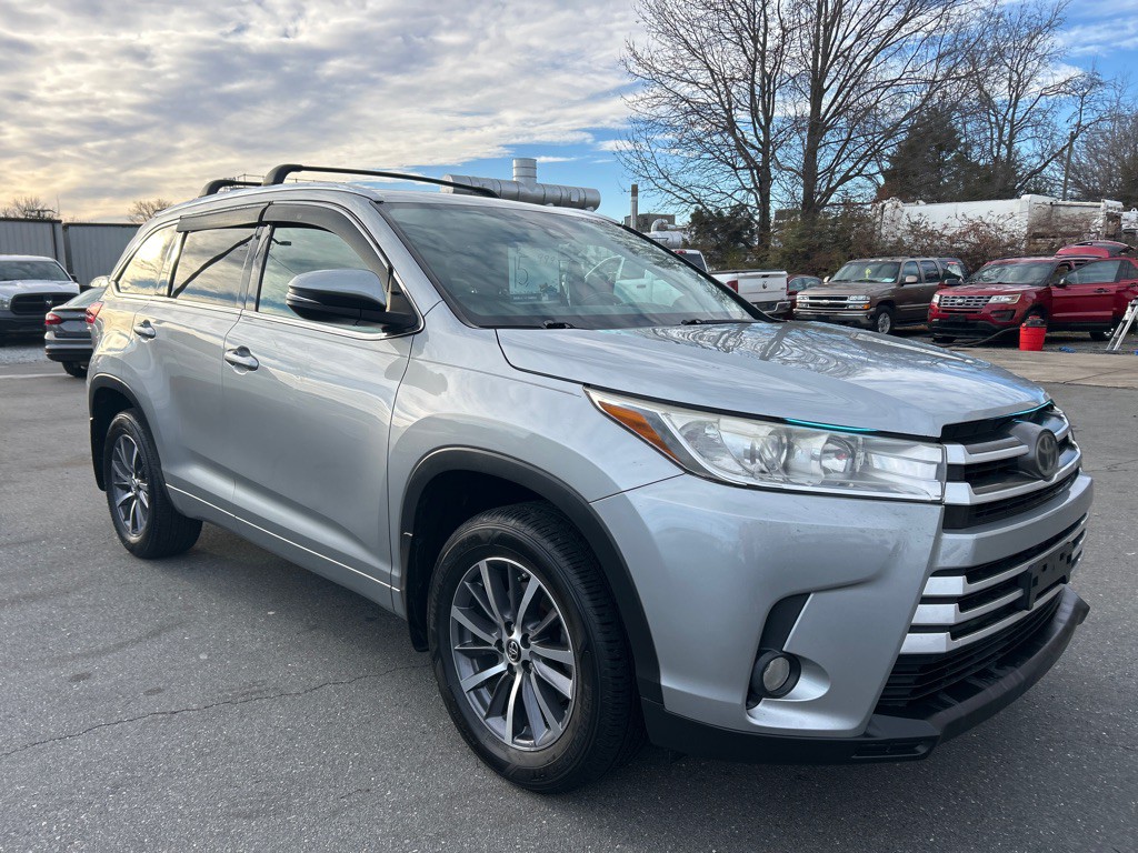 2017 Toyota Highlander Image 3