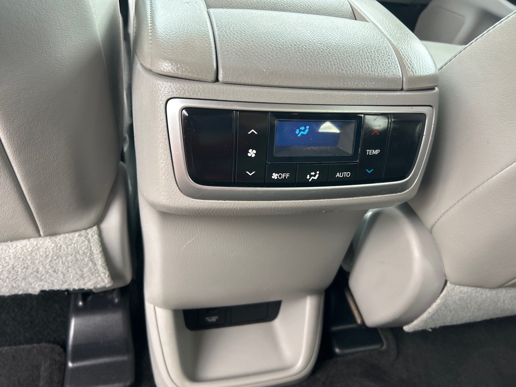 2017 Toyota Highlander Image 14