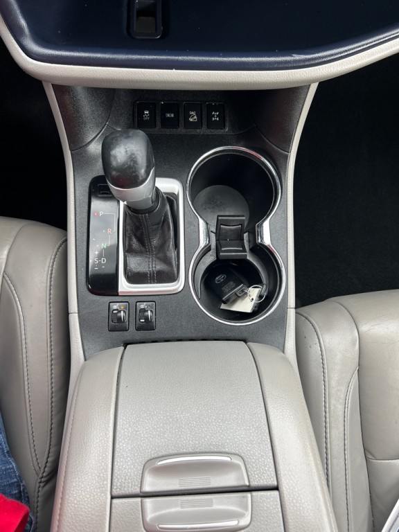 2017 Toyota Highlander Image 17