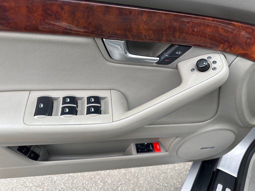 2005 Audi A4 Image 10