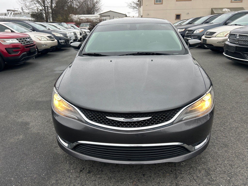 2016 Chrysler 200 Image 2
