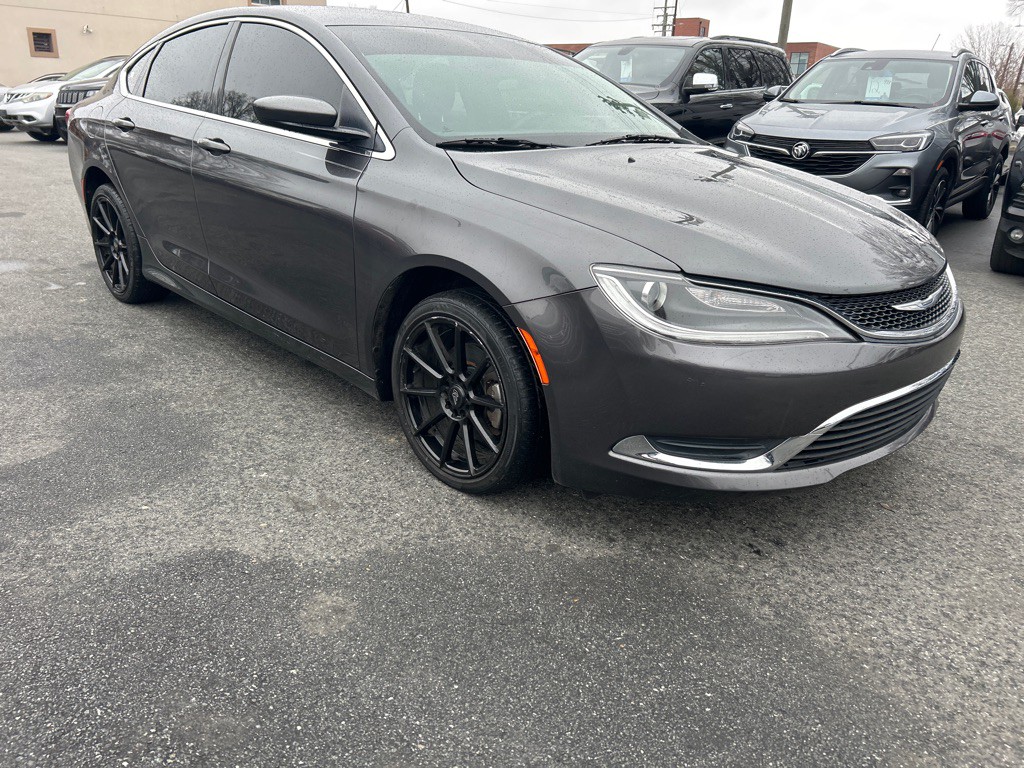 2016 Chrysler 200 Image 3