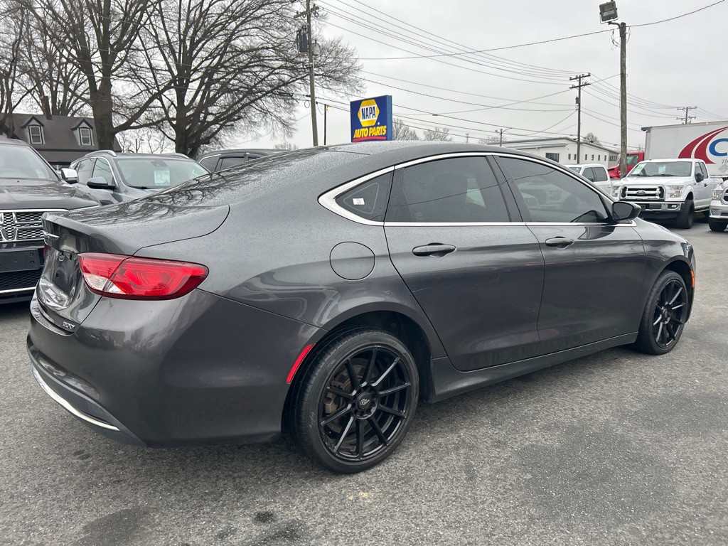 2016 Chrysler 200 Image 5