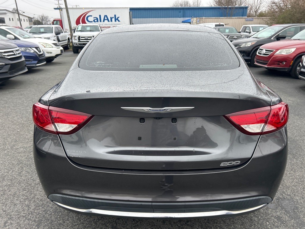 2016 Chrysler 200 Image 6