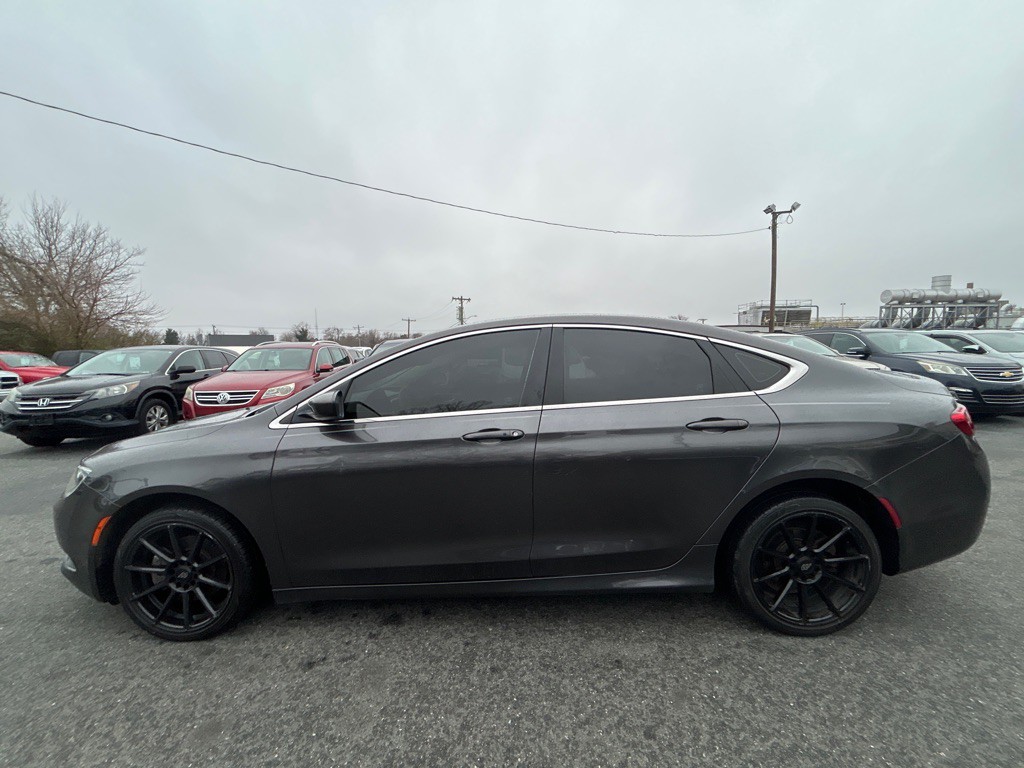 2016 Chrysler 200 Image 8