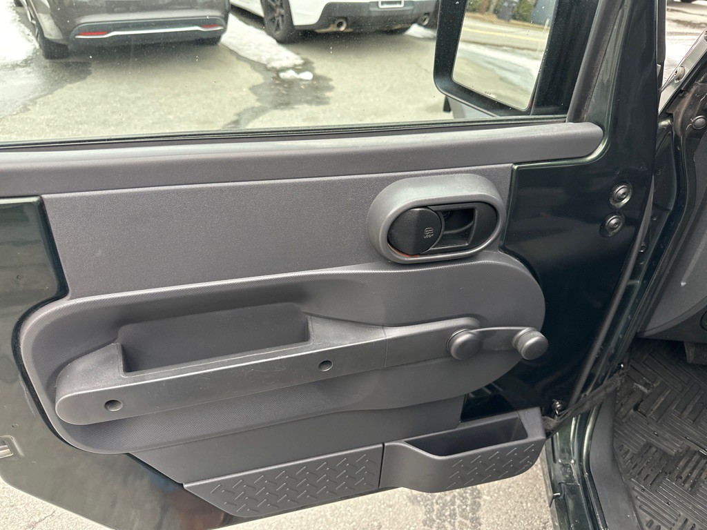 2010 Jeep Wrangler Image 11