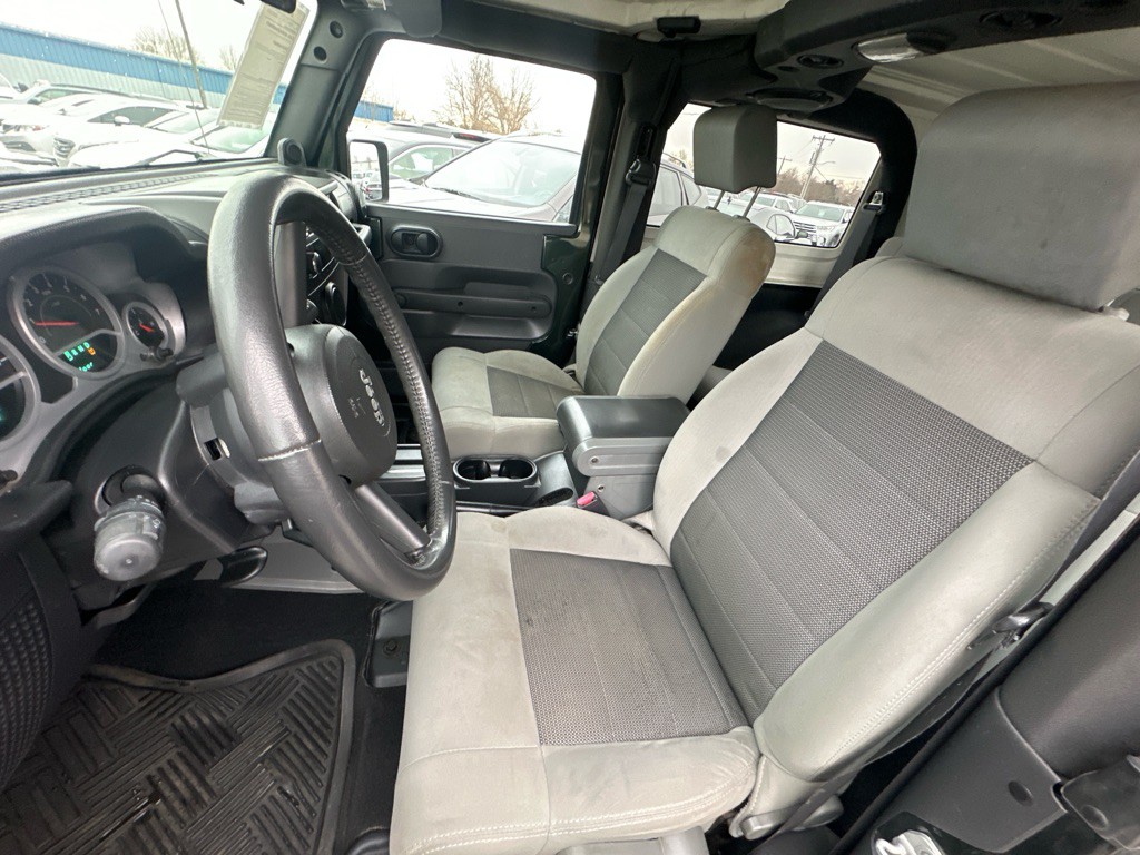 2010 Jeep Wrangler Image 12