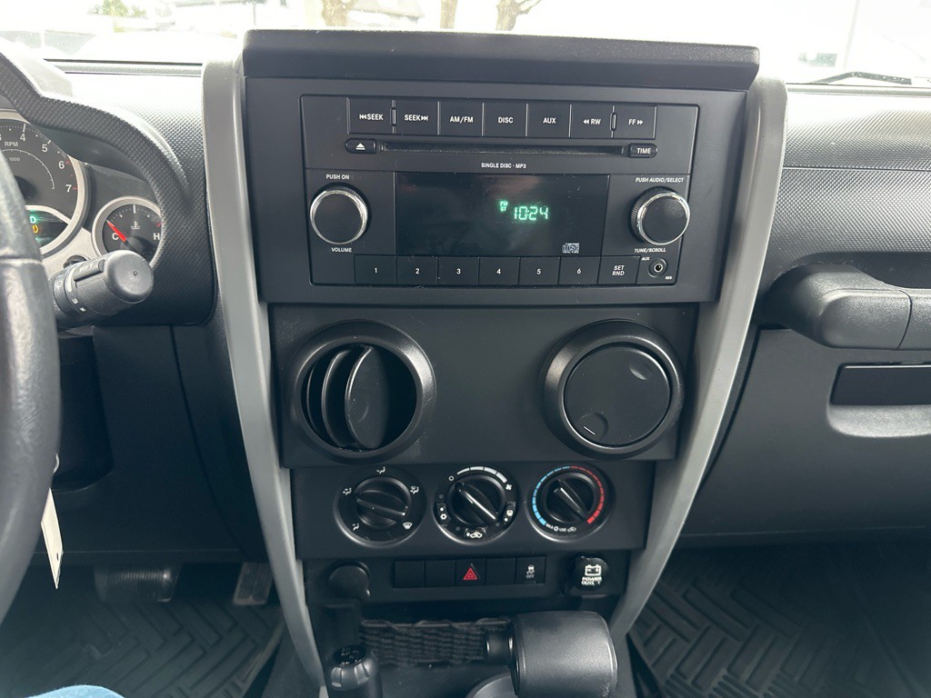 2010 Jeep Wrangler Image 17