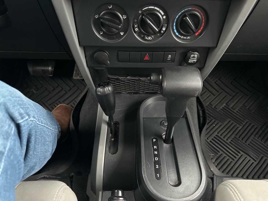 2010 Jeep Wrangler Image 18