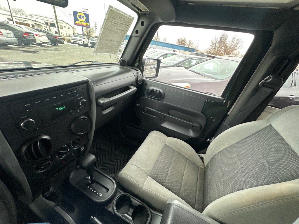 2010 Jeep Wrangler Image 20