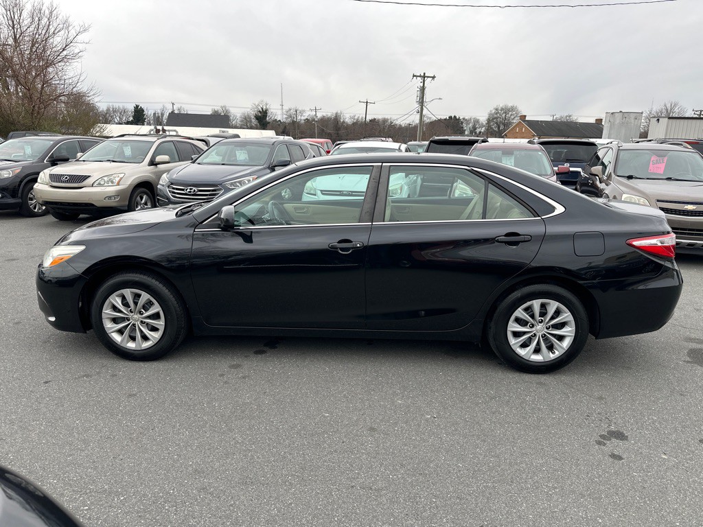 2015 Toyota Camry Image 2