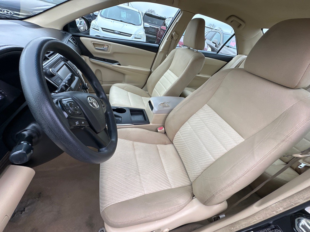 2015 Toyota Camry Image 11