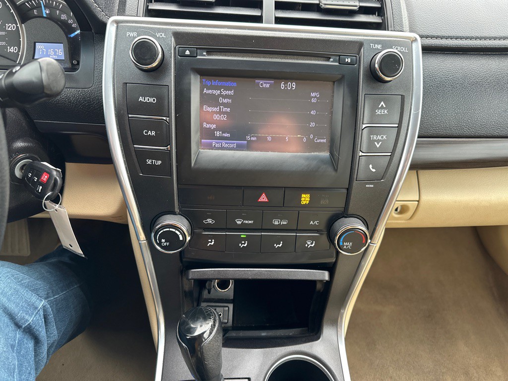 2015 Toyota Camry Image 16