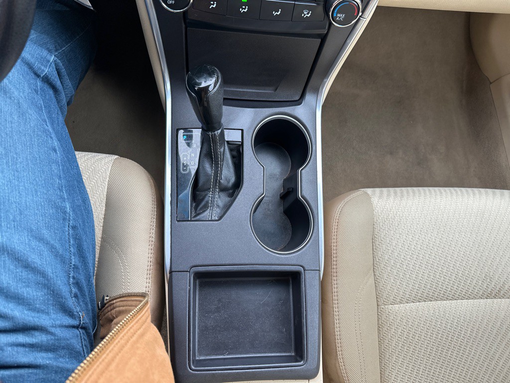 2015 Toyota Camry Image 17