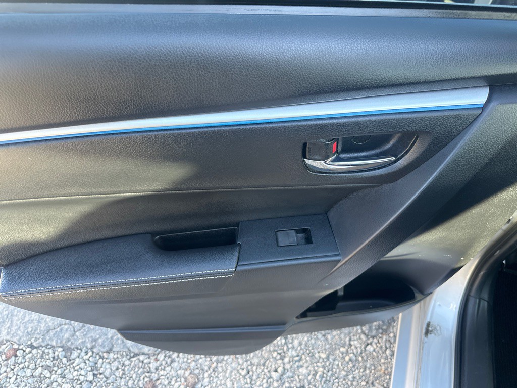 2016 Toyota Corolla Image 12