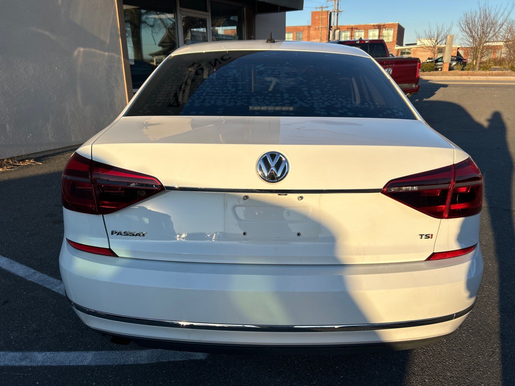 2017 Volkswagen Passat Image 5