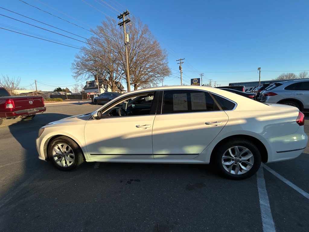 2017 Volkswagen Passat Image 7