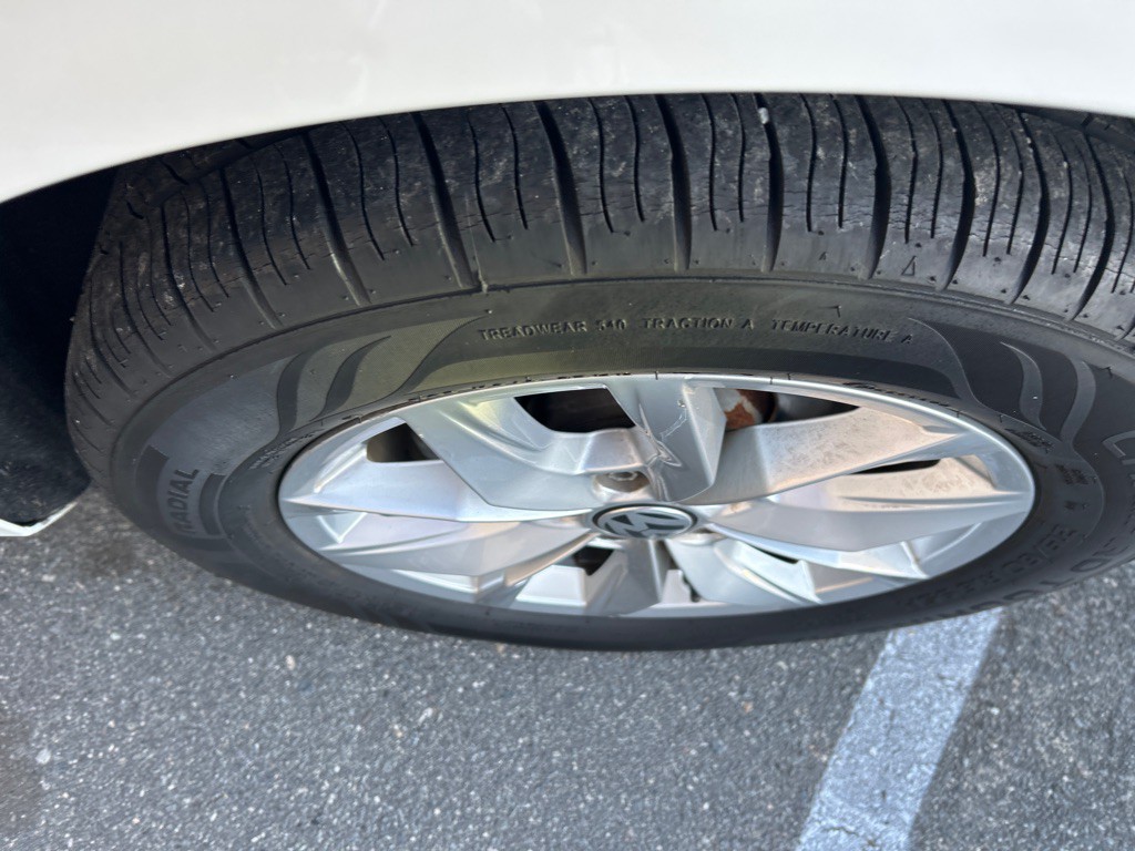 2017 Volkswagen Passat Image 8