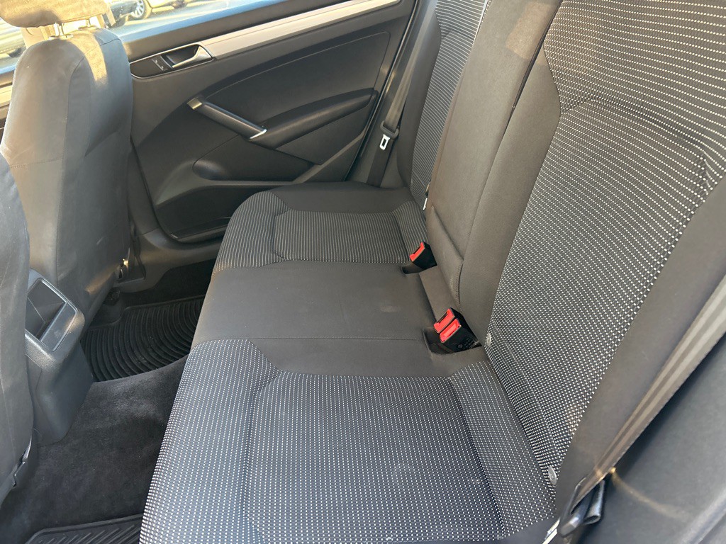 2017 Volkswagen Passat Image 11