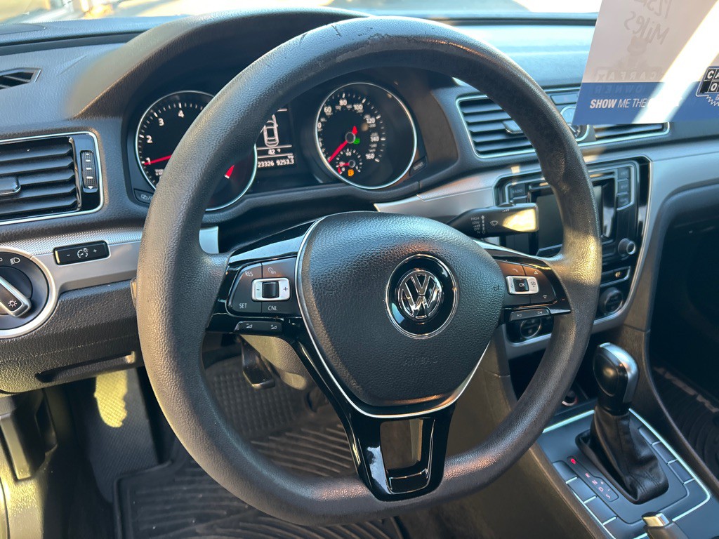 2017 Volkswagen Passat Image 12