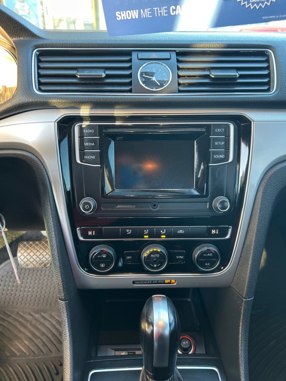 2017 Volkswagen Passat Image 13