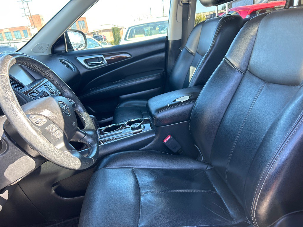 2015 Nissan Pathfinder Image 12