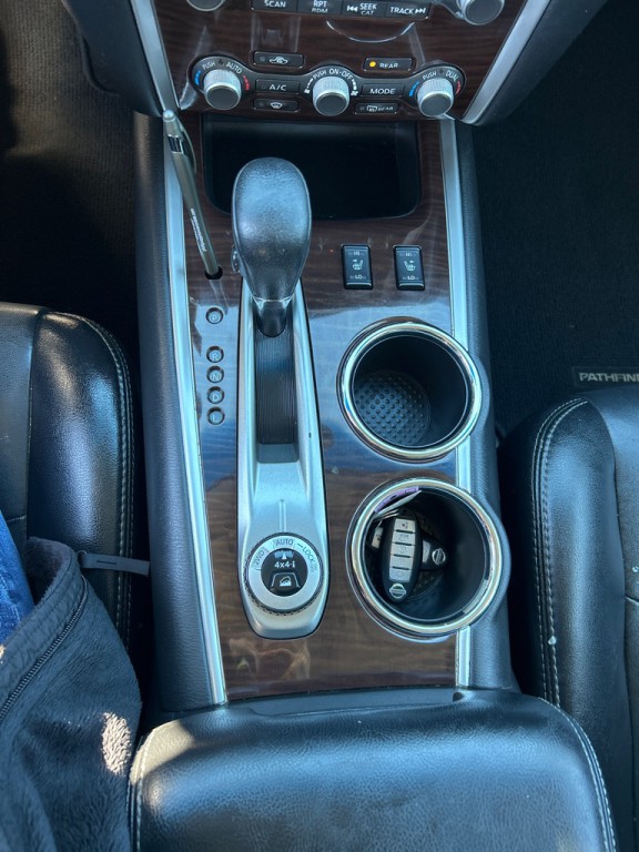 2015 Nissan Pathfinder Image 18