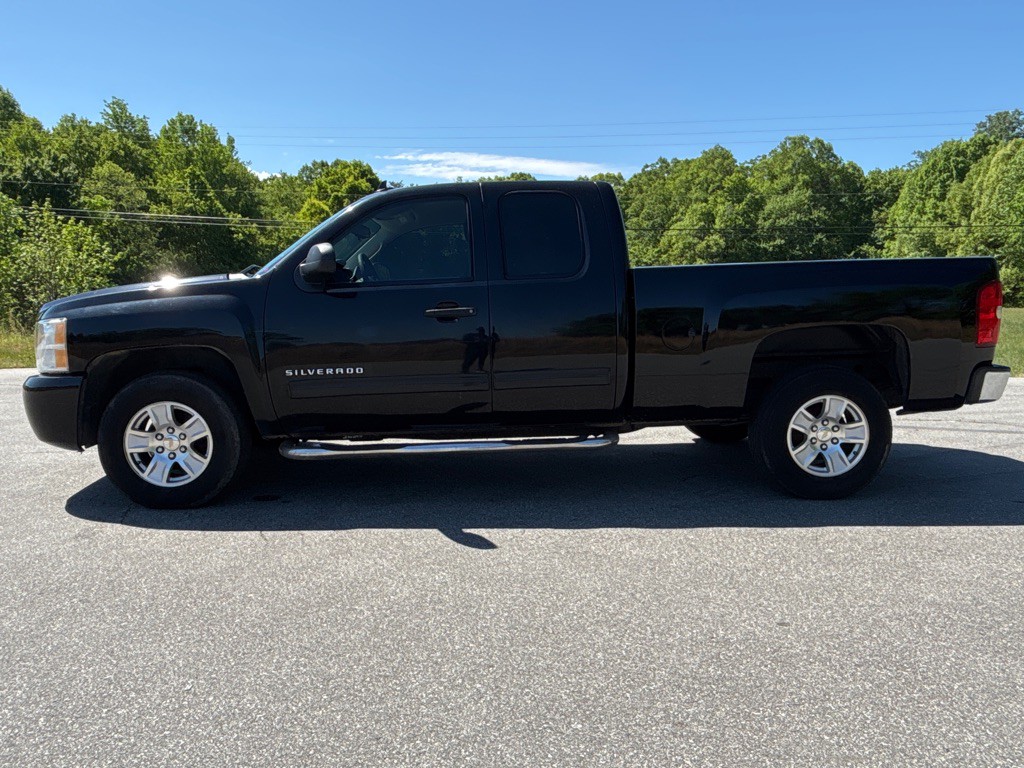 2011 Chevrolet Silverado 1500 Image 2