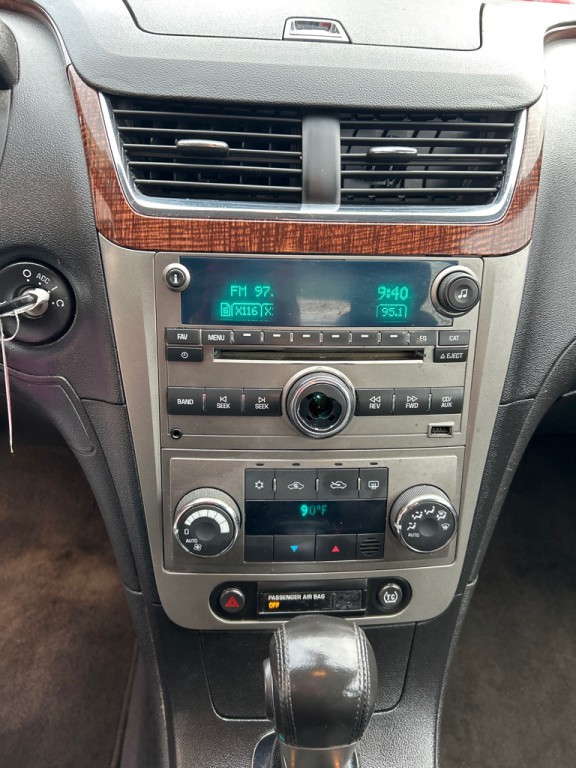 2011 Chevrolet Malibu Image 14